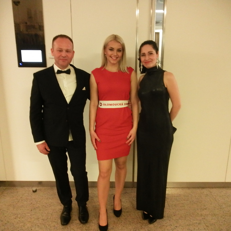 FOTOGALERIE: Dostali jste od Olomoucké Drbny na Olomouckém plese fotku na památku? Tady je webová galerie!
