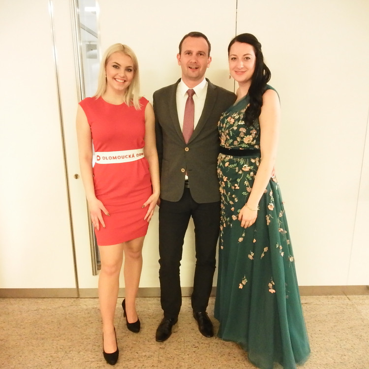 FOTOGALERIE: Dostali jste od Olomoucké Drbny na Olomouckém plese fotku na památku? Tady je webová galerie!