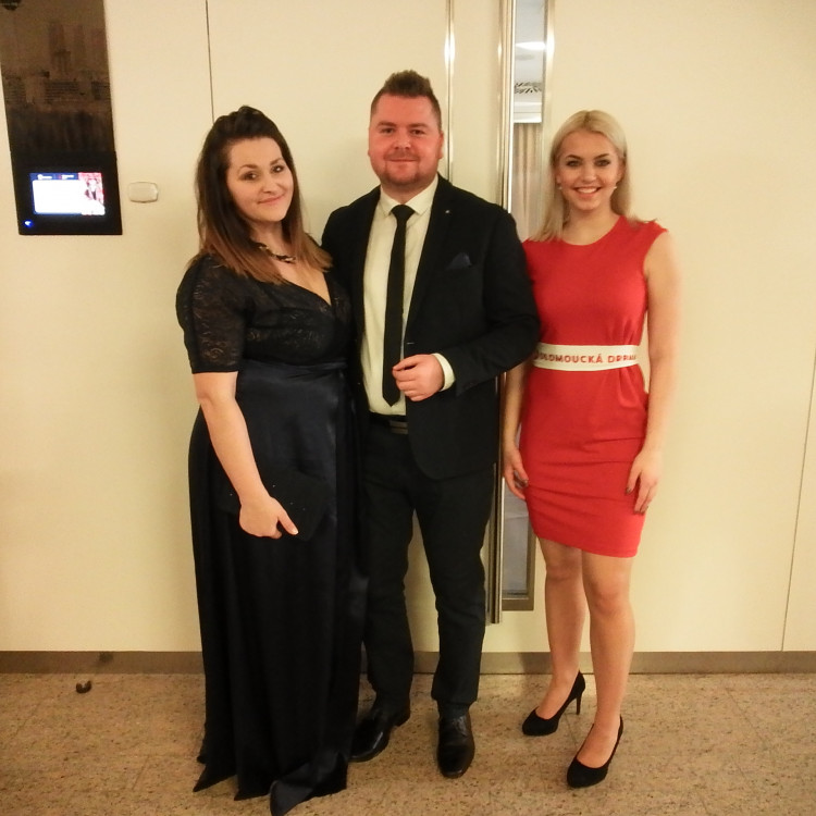 FOTOGALERIE: Dostali jste od Olomoucké Drbny na Olomouckém plese fotku na památku? Tady je webová galerie!