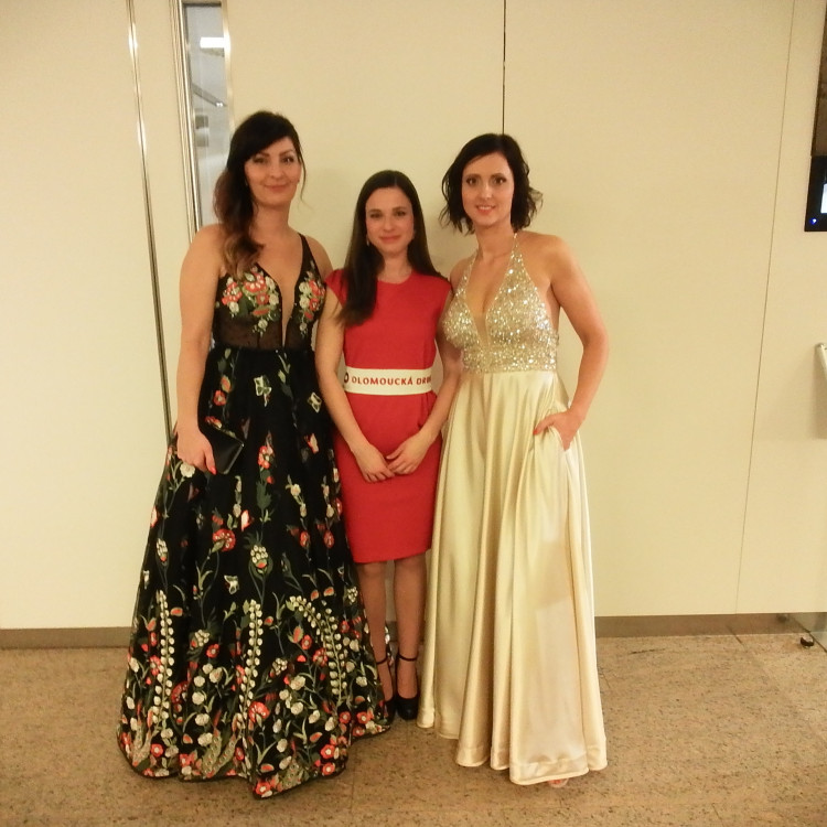 FOTOGALERIE: Dostali jste od Olomoucké Drbny na Olomouckém plese fotku na památku? Tady je webová galerie!