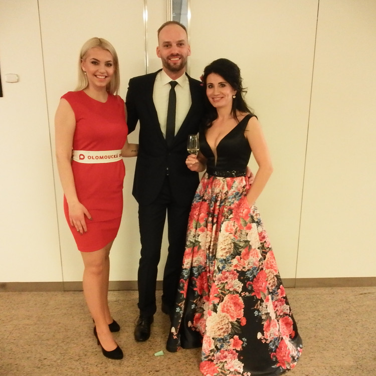 FOTOGALERIE: Dostali jste od Olomoucké Drbny na Olomouckém plese fotku na památku? Tady je webová galerie!