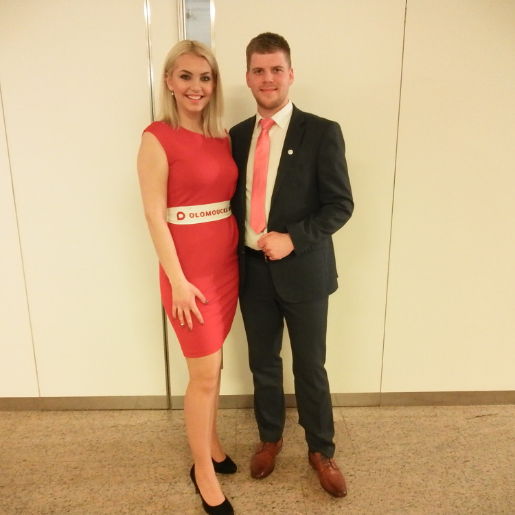 FOTOGALERIE: Dostali jste od Olomoucké Drbny na Olomouckém plese fotku na památku? Tady je webová galerie!