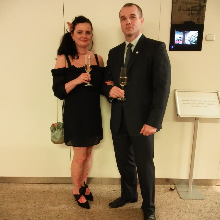 FOTOGALERIE: Dostali jste od Olomoucké Drbny na Olomouckém plese fotku na památku? Tady je webová galerie!