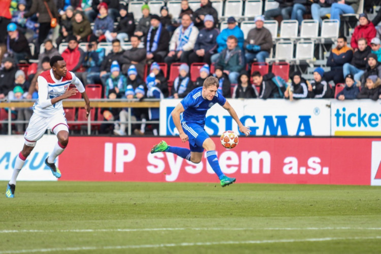 FOTOGALERIE: Mladí Sigmáci sice s Lyonem prohráli, benefice ale pomohla Patrikovi 176 600 korunami