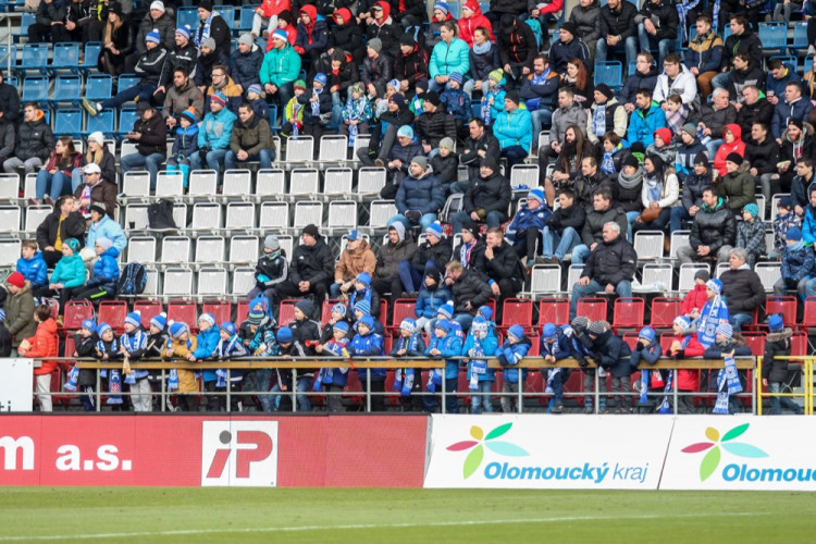 FOTOGALERIE: Mladí Sigmáci sice s Lyonem prohráli, benefice ale pomohla Patrikovi 176 600 korunami