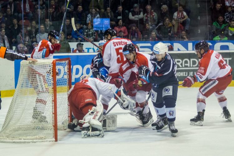 FOTOGALERIE: Indiáni vyhráli v Olomouci druhé utkání 3:2, Kohouti pojedou do Plzně za stavu série 2:2