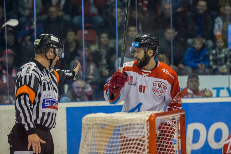 FOTOGALERIE: Indiáni vyhráli v Olomouci druhé utkání 3:2, Kohouti pojedou do Plzně za stavu série 2:2