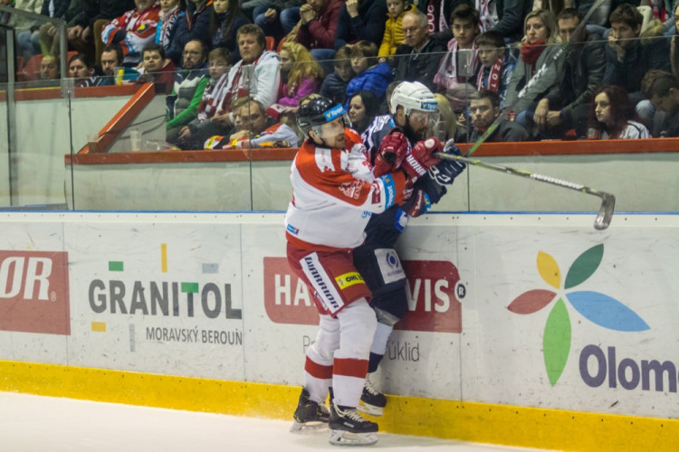 FOTOGALERIE: Indiáni vyhráli v Olomouci druhé utkání 3:2, Kohouti pojedou do Plzně za stavu série 2:2