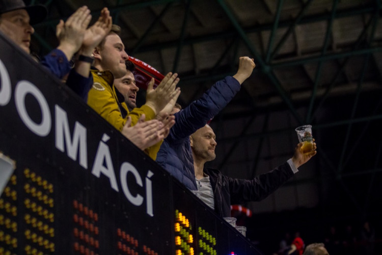 FOTOGALERIE: Indiáni vyhráli v Olomouci druhé utkání 3:2, Kohouti pojedou do Plzně za stavu série 2:2