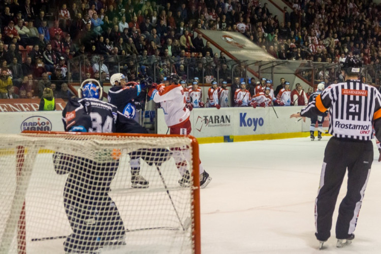 FOTOGALERIE: Indiáni vyhráli v Olomouci druhé utkání 3:2, Kohouti pojedou do Plzně za stavu série 2:2