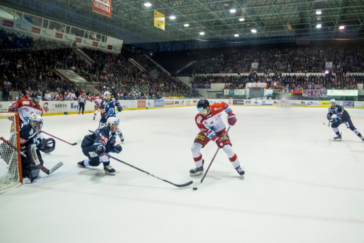 FOTOGALERIE: Indiáni vyhráli v Olomouci druhé utkání 3:2, Kohouti pojedou do Plzně za stavu série 2:2