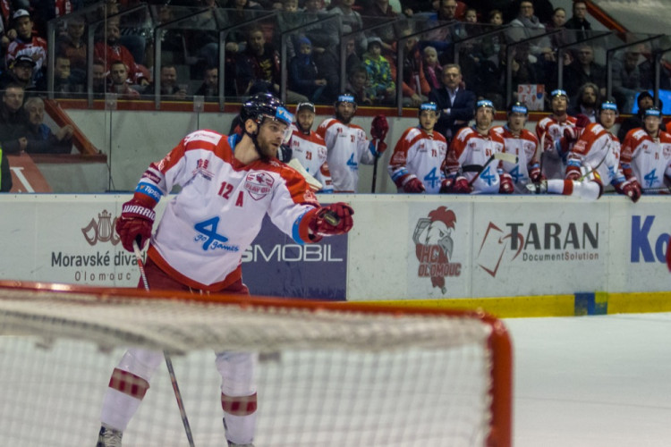 FOTOGALERIE: Indiáni vyhráli v Olomouci druhé utkání 3:2, Kohouti pojedou do Plzně za stavu série 2:2