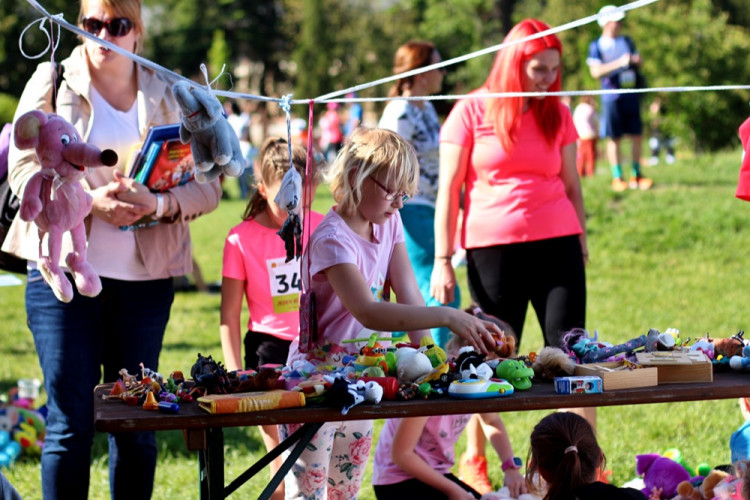 FOTOGALERIE: V parku se konal pátý ročník charitativní akce Jeden běh nestačí. Podívejte se na fotky!