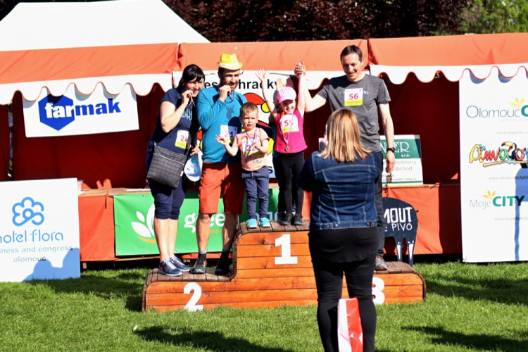 FOTOGALERIE: V parku se konal pátý ročník charitativní akce Jeden běh nestačí. Podívejte se na fotky!