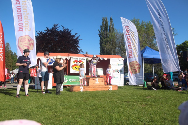 FOTOGALERIE: V parku se konal pátý ročník charitativní akce Jeden běh nestačí. Podívejte se na fotky!