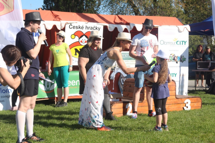 FOTOGALERIE: V parku se konal pátý ročník charitativní akce Jeden běh nestačí. Podívejte se na fotky!