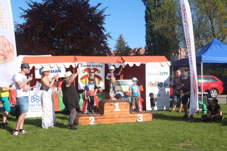FOTOGALERIE: V parku se konal pátý ročník charitativní akce Jeden běh nestačí. Podívejte se na fotky!