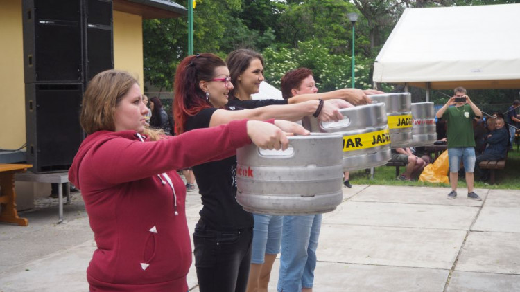 FOTOGALERIE: Jadrošův den byl ve znamení dobré muziky a pivních soutěží