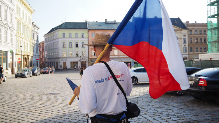 FOTOGALERIE: Na Horní náměstí přišly stovky lidí podpořit nezávilost justice, demonstrovalo se po celé republice