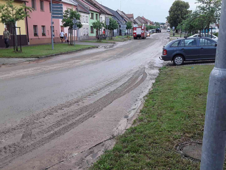 FOTOGALERIE: Silné bouřky trápí náš kraj. Další by měly přijít dnes odpoledne