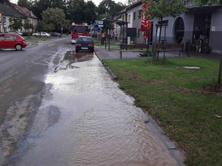 FOTOGALERIE: Silné bouřky trápí náš kraj. Další by měly přijít dnes odpoledne