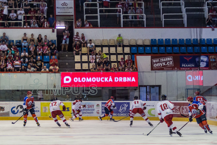 FOTOGALERIE: Olomoučtí hokejisté na úvod přípravy prohráli s kazašským Kokšetau 2:3 po nájezdech