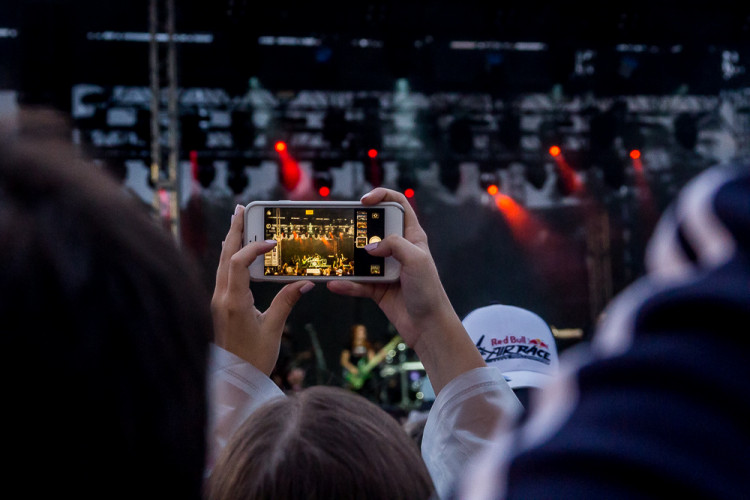 FOTOGALERIE: Létofest letos přilákal davy lidí, neodradily je ani bouřkové mraky a občasný déšť