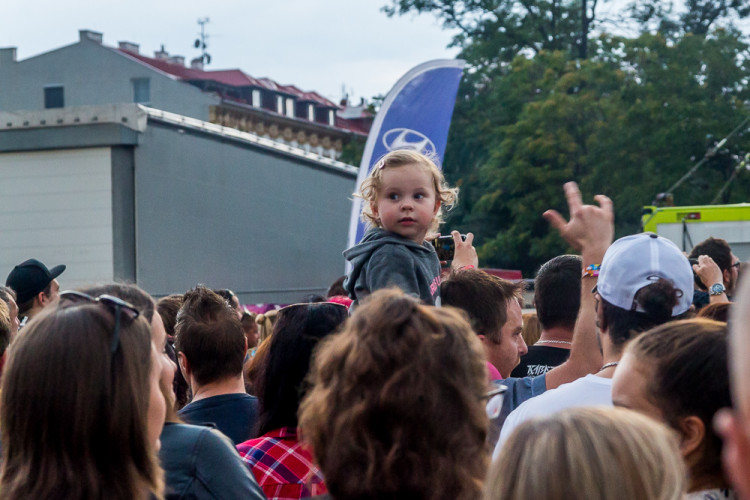 FOTOGALERIE: Létofest letos přilákal davy lidí, neodradily je ani bouřkové mraky a občasný déšť