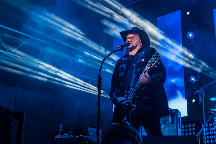 FOTOGALERIE: Létofest letos přilákal davy lidí, neodradily je ani bouřkové mraky a občasný déšť