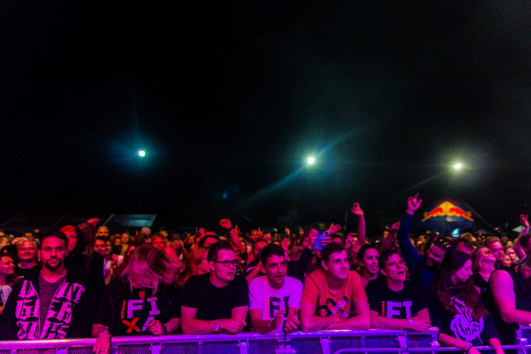 FOTOGALERIE: Létofest letos přilákal davy lidí, neodradily je ani bouřkové mraky a občasný déšť