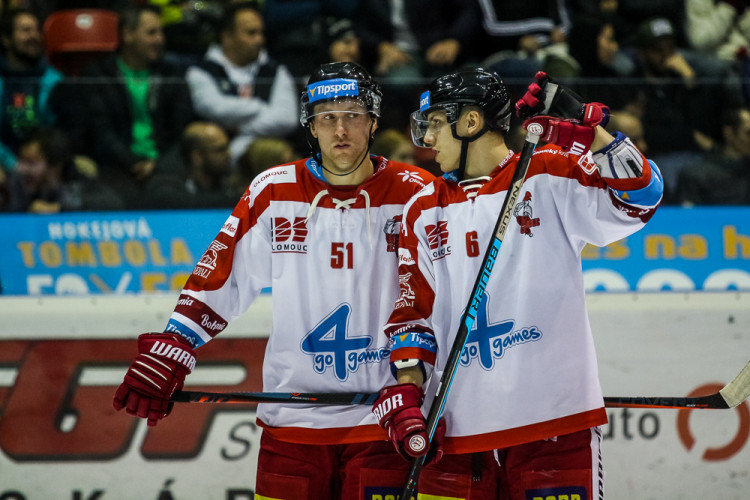 FOTOGALERIE: Vyprodaná plecharéna v Olomouci sledovala prohru Kohoutů s Jágrovým Kladnem