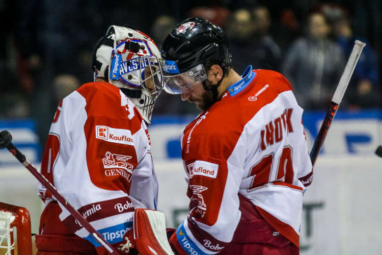 FOTOGALERIE: Vyprodaná plecharéna v Olomouci sledovala prohru Kohoutů s Jágrovým Kladnem