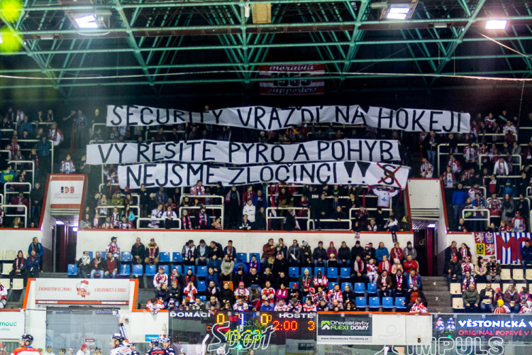 FOTOGALERIE:  Liberec skolil na domácím ledě Moru gólem v poslední minutě