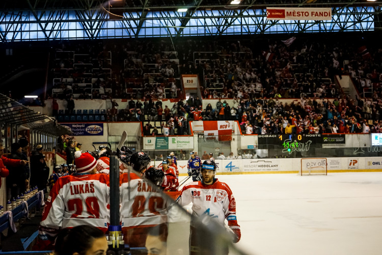 FOTOGALERIE: Hokejisté Olomouce v úvodním zápase předkola nadělili ševcům bůra! Takto vypadal zápas