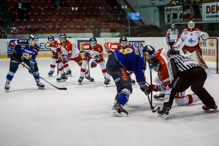 FOTOGALERIE: Hokejisté Olomouce v úvodním zápase předkola nadělili ševcům bůra! Takto vypadal zápas