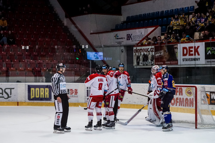 FOTOGALERIE: Hokejisté Olomouce v úvodním zápase předkola nadělili ševcům bůra! Takto vypadal zápas