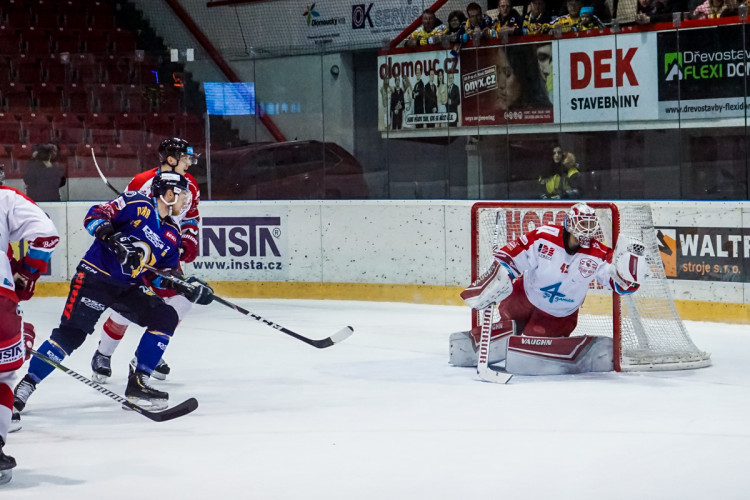 FOTOGALERIE: Hokejisté Olomouce v úvodním zápase předkola nadělili ševcům bůra! Takto vypadal zápas