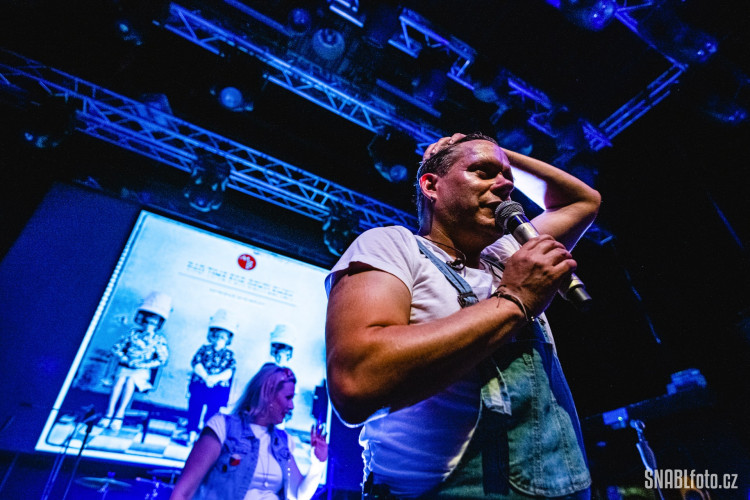 FOTOGALERIE: Monkey Business roztančili olomoucký Sklub. Poprvé od karantény