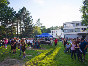 FOTOGALERIE: Divokej Bill zavítal před S-klub v Olomouci. V pátek zde vystoupí Vyspaná fixa