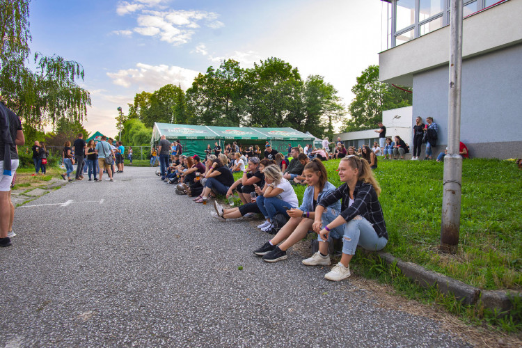 FOTOGALERIE: Divokej Bill zavítal před S-klub v Olomouci. V pátek zde vystoupí Vyspaná fixa