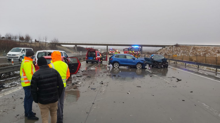 FOTOGALERIE: Hromadná nehoda na dálnici D1 u Hranic