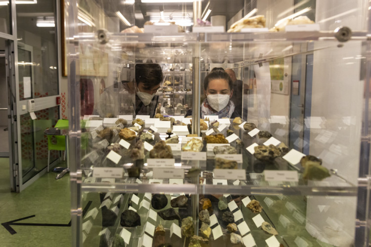 I v letošním ročníku Noci vědců byla jedním z center prezentací a pokusů Přírodovědecká fakulta Univerzity Palackého či popularizační muzeum vědy Pevnost poznání 