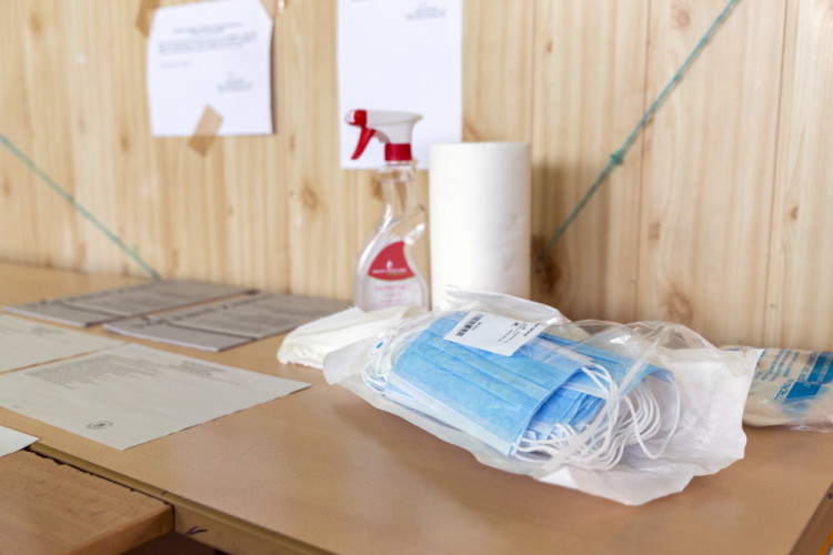 VOLBY 2021: V Olomouci se otevřely volební místnosti, počáteční zájem byl mimořádný