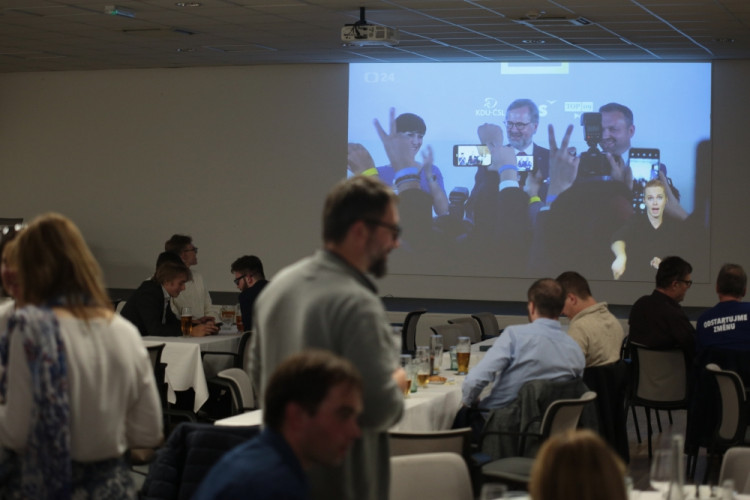 VOLBY 2021: Volební štáby koalice SPOLU a Piráti a Starostové v Olomouci