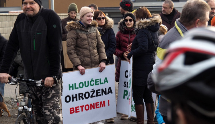 FOTOGALERIE: Více zeleně, méně betonu! Hloučela musí dýchat!