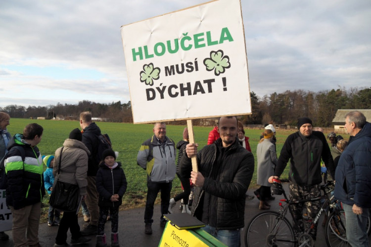 Více zeleně, méně betonu! Hloučela musí dýchat!