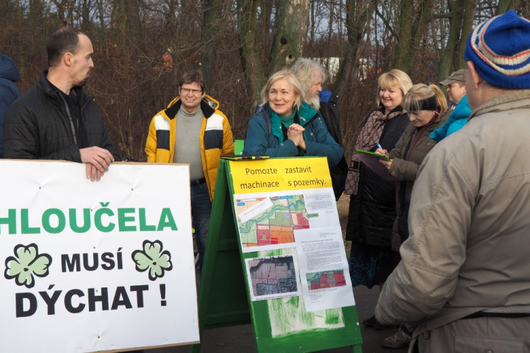 Více zeleně, méně betonu! Hloučela musí dýchat!