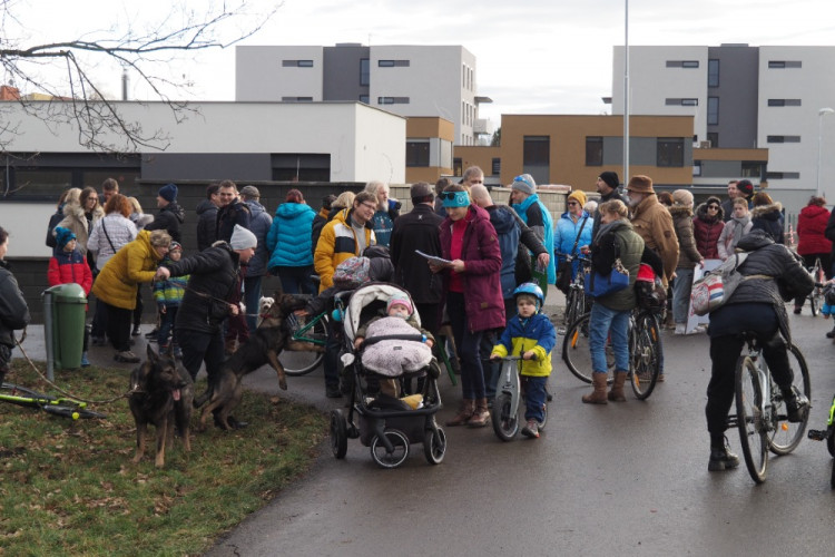 Více zeleně, méně betonu! Hloučela musí dýchat!