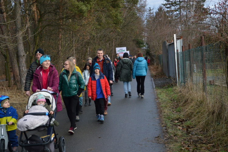 Více zeleně, méně betonu! Hloučela musí dýchat!