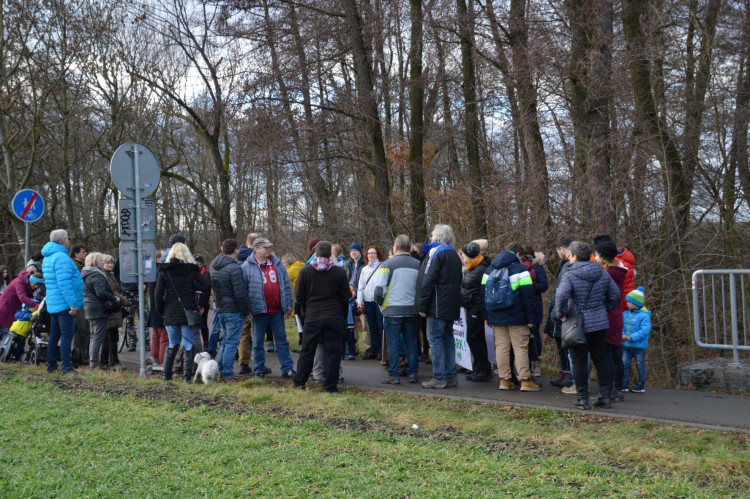 Více zeleně, méně betonu! Hloučela musí dýchat!